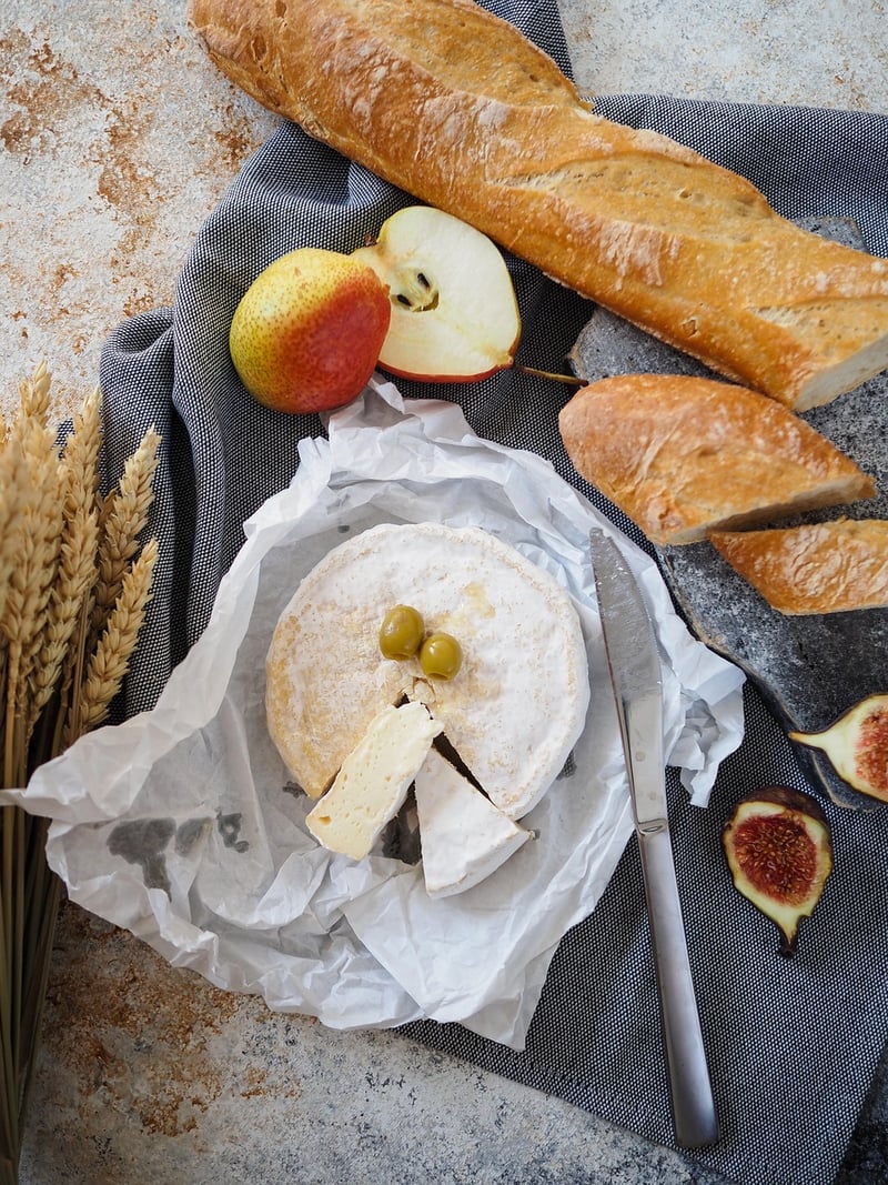 Blue Cheese with Pears and Walnuts